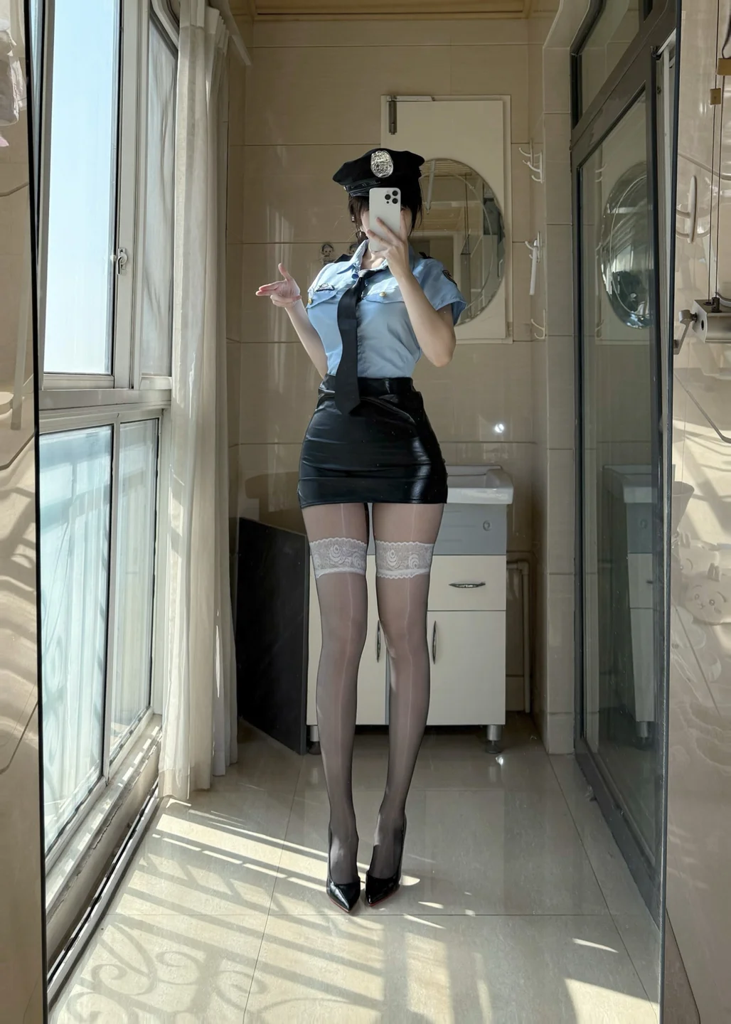不可爱羚 - 高价定制 女警制服 [48P,8V-1.04GB] tg@simisebaisi 【丝足阁】028.webp